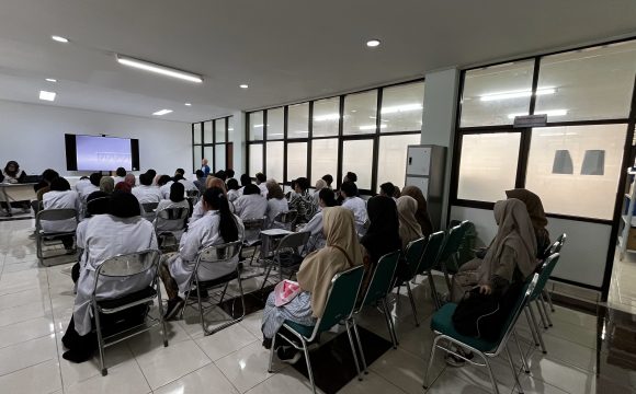 Sit In Siswa SMAIT Nurul Fikri Boarding School Bogor di Fakultas Kedokteran UPI