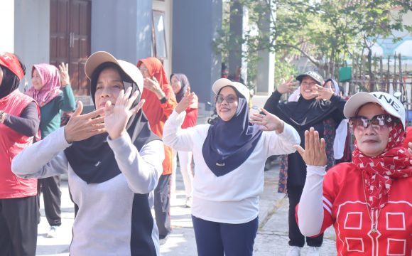 FK UPI Gelar Senam Brainfit untuk Lansia Desa Jati