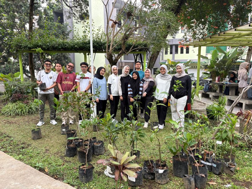 WhatsApp Image 2026-10-16 at 16.08.08 Tenaga Kependidikan FK UPI Tanam Pohon Dukung GreenMetric